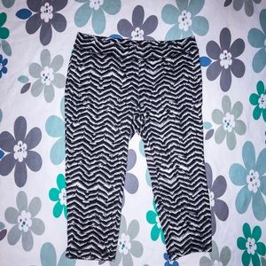 🦋 Soffe Black White Workout Capri Stretch Legging